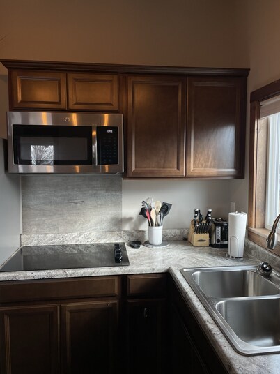 River Rest Luxury Cabin - The Big Hole. Beautiful River and Mountain Views!!