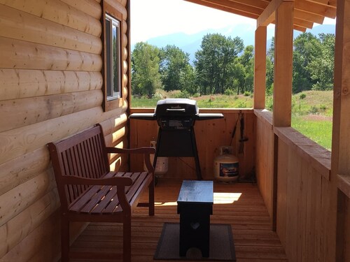 River Rest Luxury Cabin - The Beaverhead. Beautiful River and Mountain Views!!!