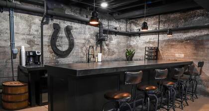 Unique Downtown Studio with an Industrial Vibe