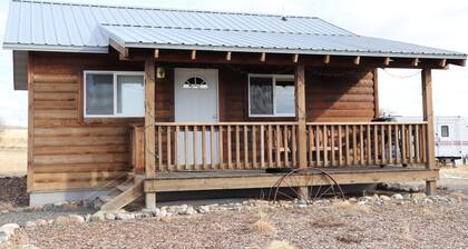 River Rest Luxury Cabin - The Ruby. Beautiful River and Mountain Views!!
