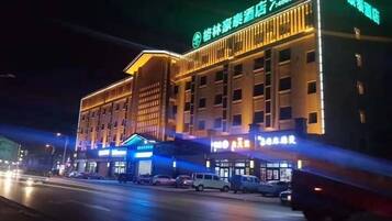 المنشأة من الخارج