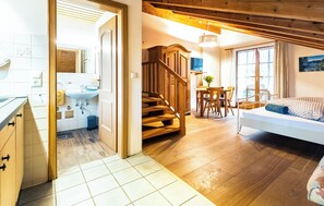 1 bedroom, bed sheets