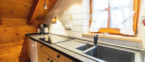Fridge, stovetop, coffee/tea maker, toaster