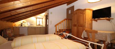1 bedroom, bed sheets