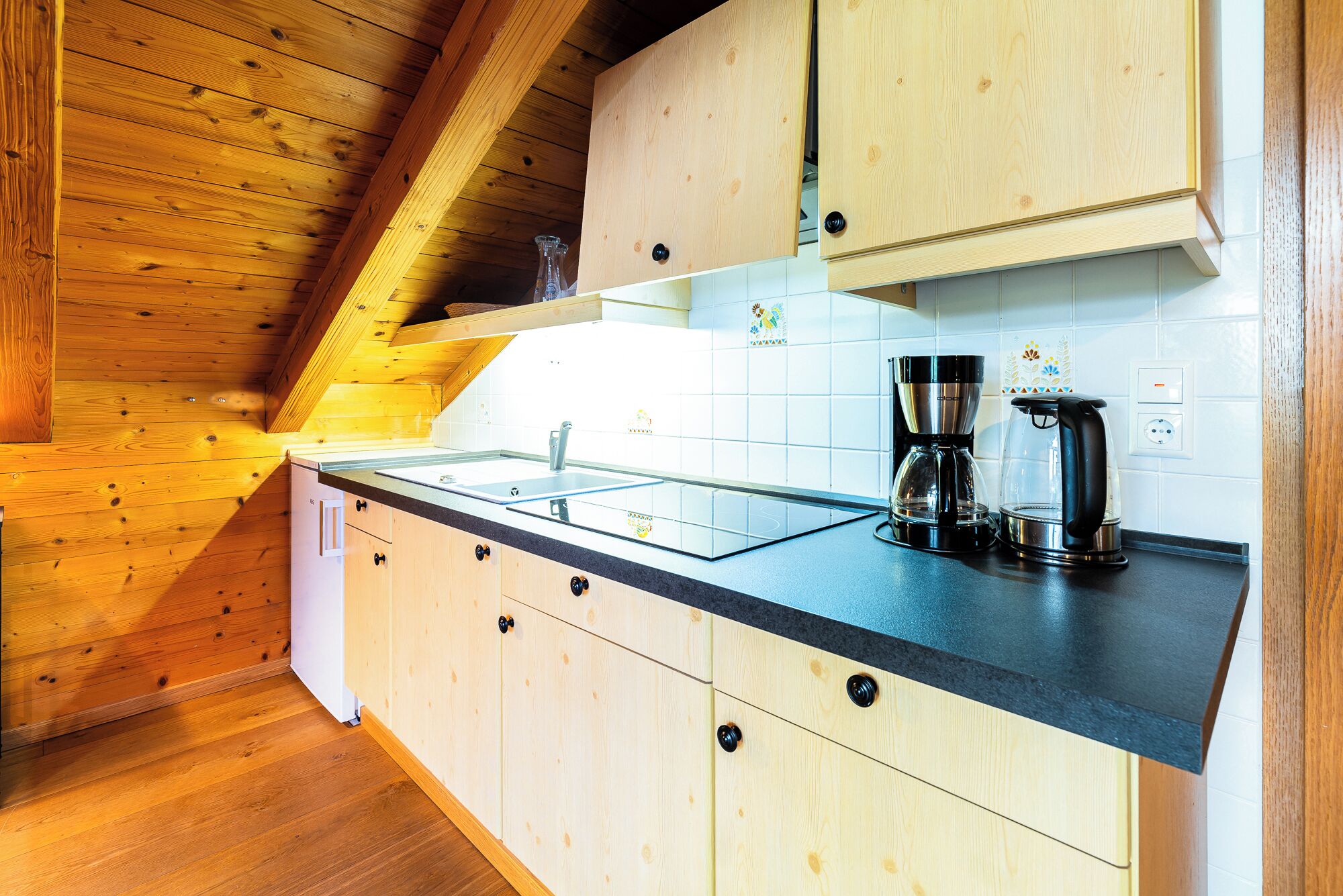 Fridge, stovetop, coffee/tea maker, toaster