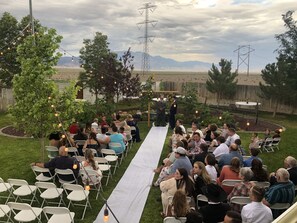 المنطقة المحيطة بالمنشأة