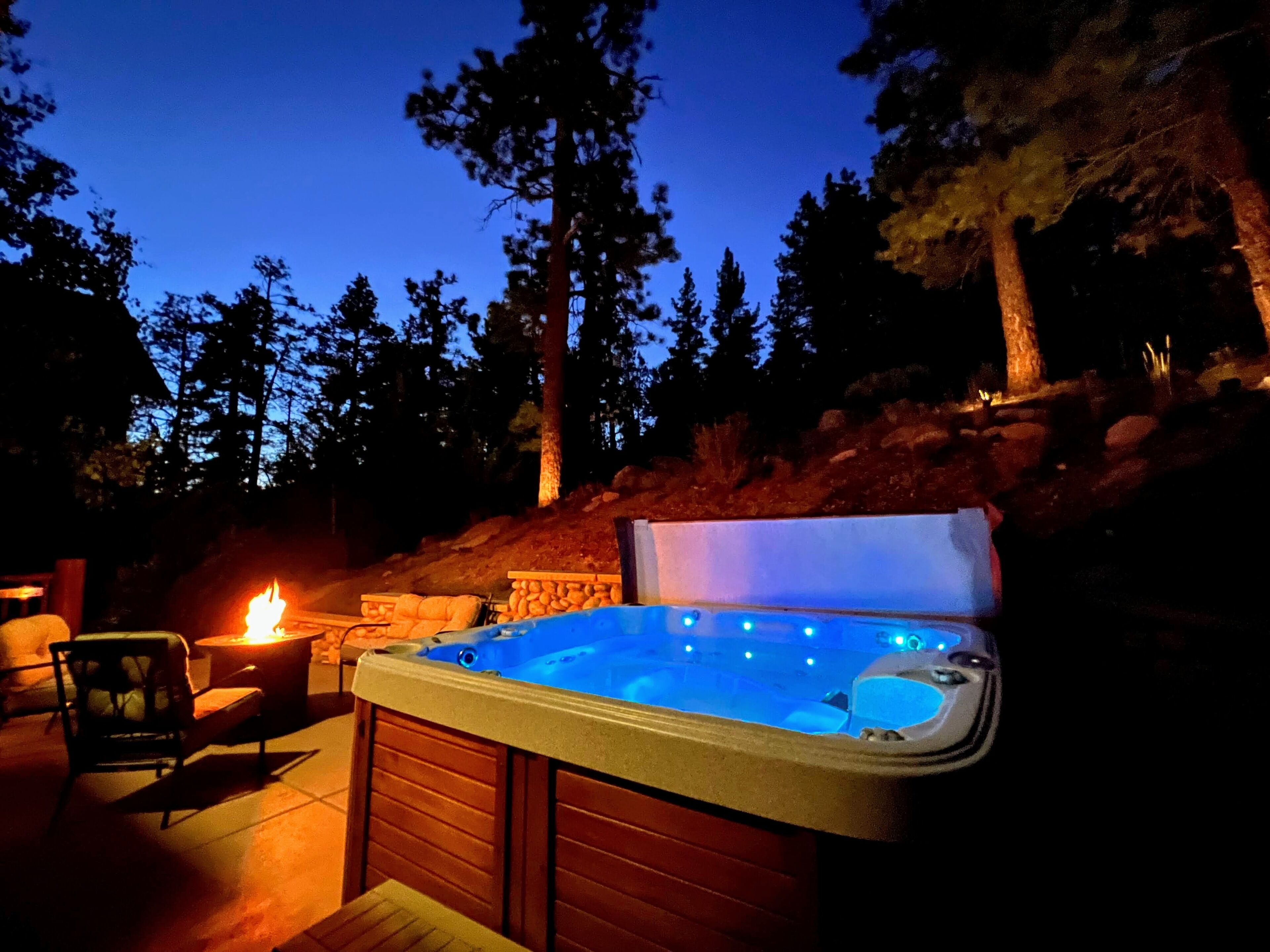 Luxury Cabin Living with Summit Views, Fire Pit, Hot Tub, Game Room, Pool Table