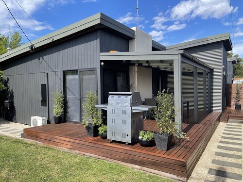 5 minute walk to Beach and close to Dromana