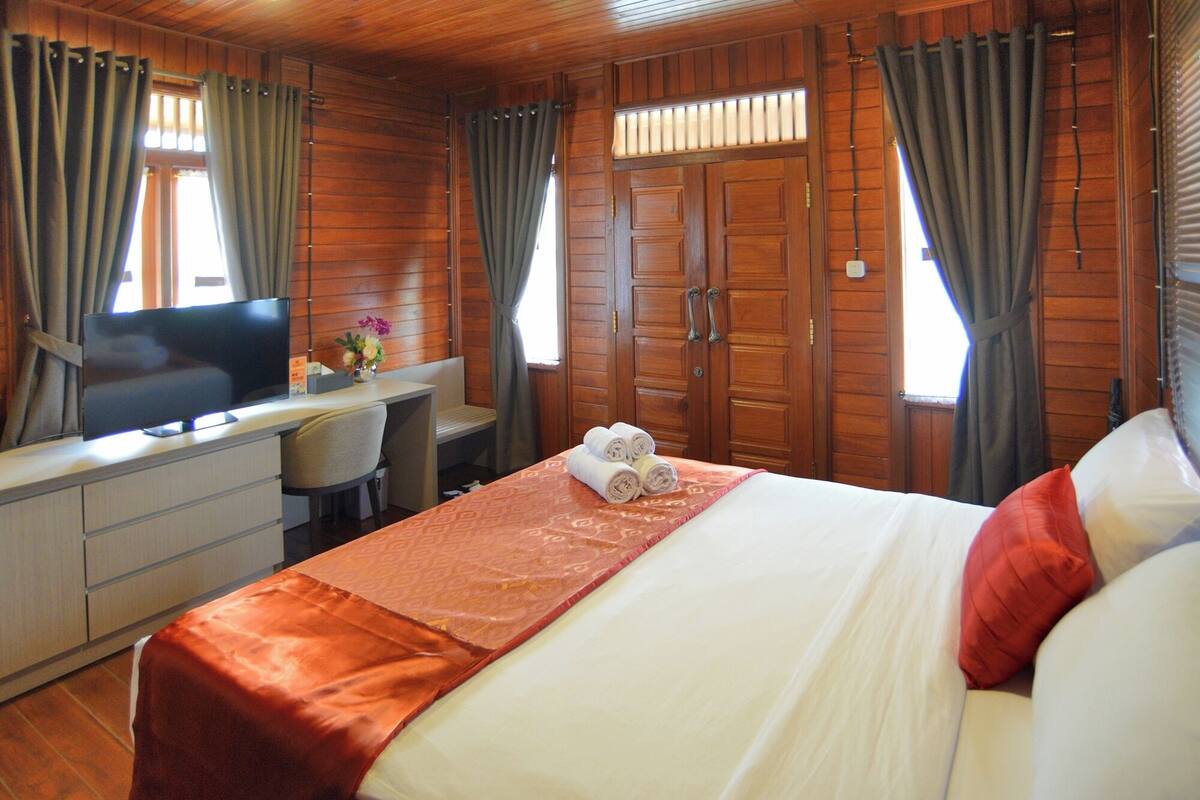 Rubicon Villa 1 Bedroom | Iron/ironing board, free WiFi, bed sheets