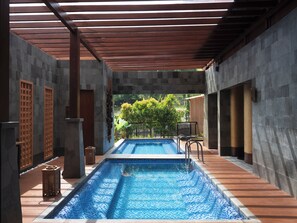 Outdoor pool - JSI Resort (Megamendung)