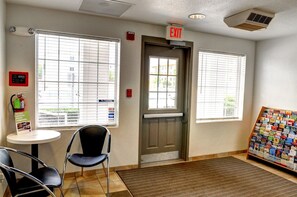 Lobby - Studio 6 New Orleans (New Orleans)