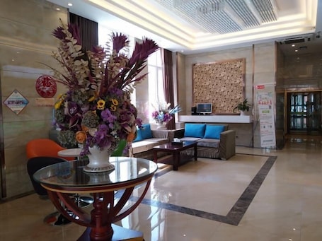 Lobby. Greentree Inn Hainan Tibetan Autonomous Prefecture Gonghe County Express Hotel