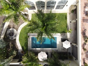 室外游泳池，恒温泳池