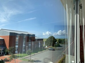 Unclassified image, 3 of 11, button - Studio 21, Deutschland (Nordstrand)