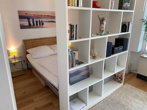 1 bedroom, desk, travel crib, WiFi