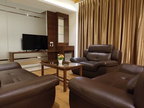 Royal Suite | Minibar, desk, laptop workspace, blackout drapes - Inspira Resort & Spa (Silvassa)