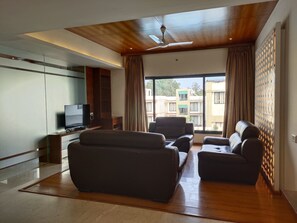 Royal Suite | Minibar, desk, laptop workspace, blackout drapes - Inspira Resort & Spa (Silvassa)