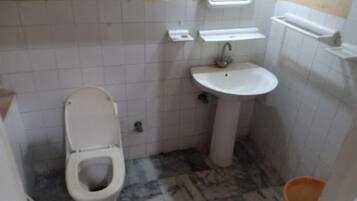 Standard-Doppel- oder -Zweibettzimmer | Badezimmer