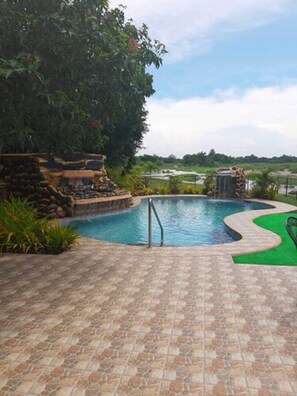 Outdoor pool - Monty's Riverside View Resort by Cocotel (San Antonio)