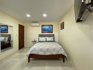 Deluxe-huone | Työpöytä, äänieristys, ilmainen Wi-Fi, vuodevaatteet