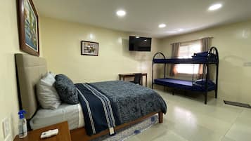 Quarto família | Escrivaninha, quartos à prova de som, Wi-Fi de cortesia, roupa de cama