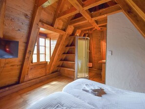 5 quartos, ferros/tábuas de passar roupa, Wi-Fi