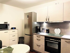 Fridge, microwave, oven, dishwasher - Vacation apartment Hänsch (Hoyerswerda)