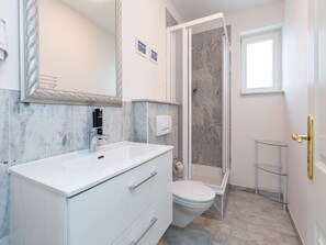 Shower, hair dryer, towels - Villa Amelia, App. 10 (Heringsdorf)