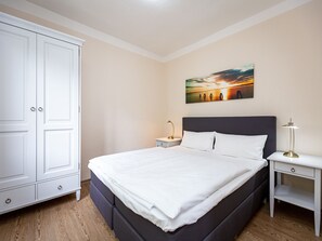 2 bedrooms, WiFi, bed sheets