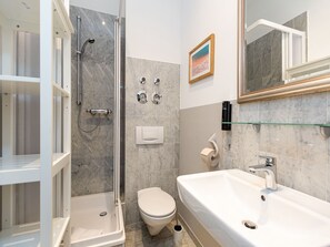 Douche, serviettes fournies