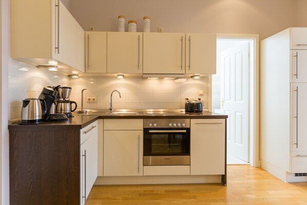 Køleskab, mikrobølgeovn, ovn, opvaskemaskine