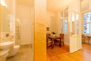 Douche, serviettes fournies