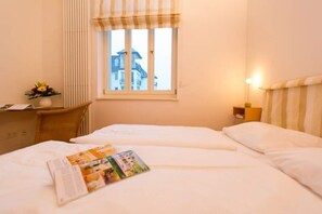 2 bedrooms, in-room safe, WiFi, bed sheets