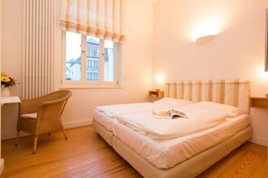 2 chambres, coffres-forts dans les chambres, Wi-Fi, draps fournis