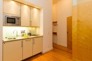 Kühlschrank, Mikrowelle, Geschirrspüler