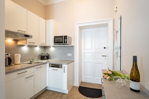 Kühlschrank, Mikrowelle, Geschirrspüler