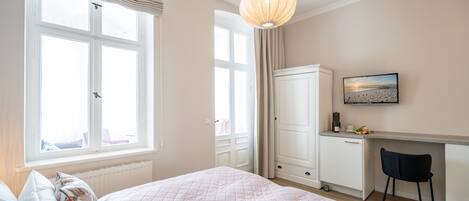 2 多间卧室、客房内保险箱、WiFi、床单