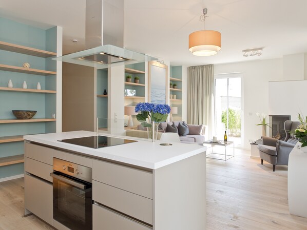 Fridge, oven, dishwasher, coffee/tea maker