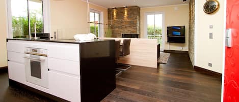 Fridge, oven, dishwasher, coffee/tea maker