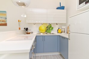 Refrigerador, microondas, horno, lavavajillas