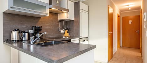 Refrigerador, microondas, horno, lavavajillas