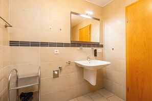 Unclassified image, 2 of 15, button