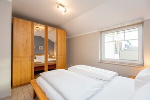 Unclassified image, 4 of 15, button