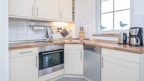 Kaffetrakter/tekoker, kjøleskap, ovn og oppvaskmaskin