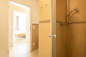 Shower, hair dryer, towels - Dünendomizil, App. 04 (Heringsdorf)