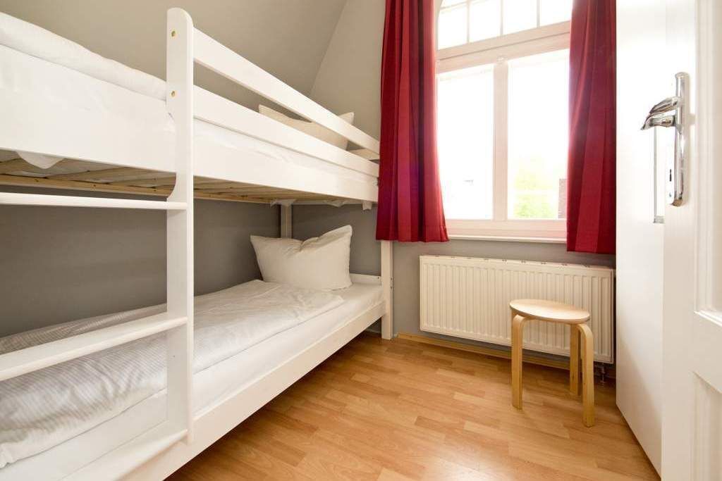 2 bedrooms, in-room safe, WiFi, bed sheets