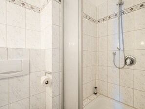 Shower, hair dryer, towels - Villa Dora, App. 08, Germany (Heringsdorf)