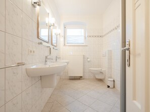 Dusch, hårtork och handdukar