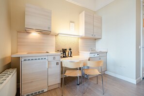 Fridge, dishwasher, coffee/tea maker, electric kettle