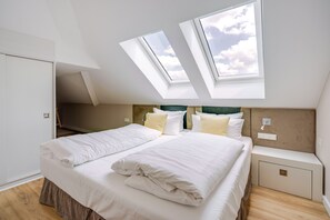 2 bedrooms, desk, WiFi, bed sheets